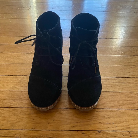 Toms Size 7 wedge ankle booties. - Picture 5 of 5